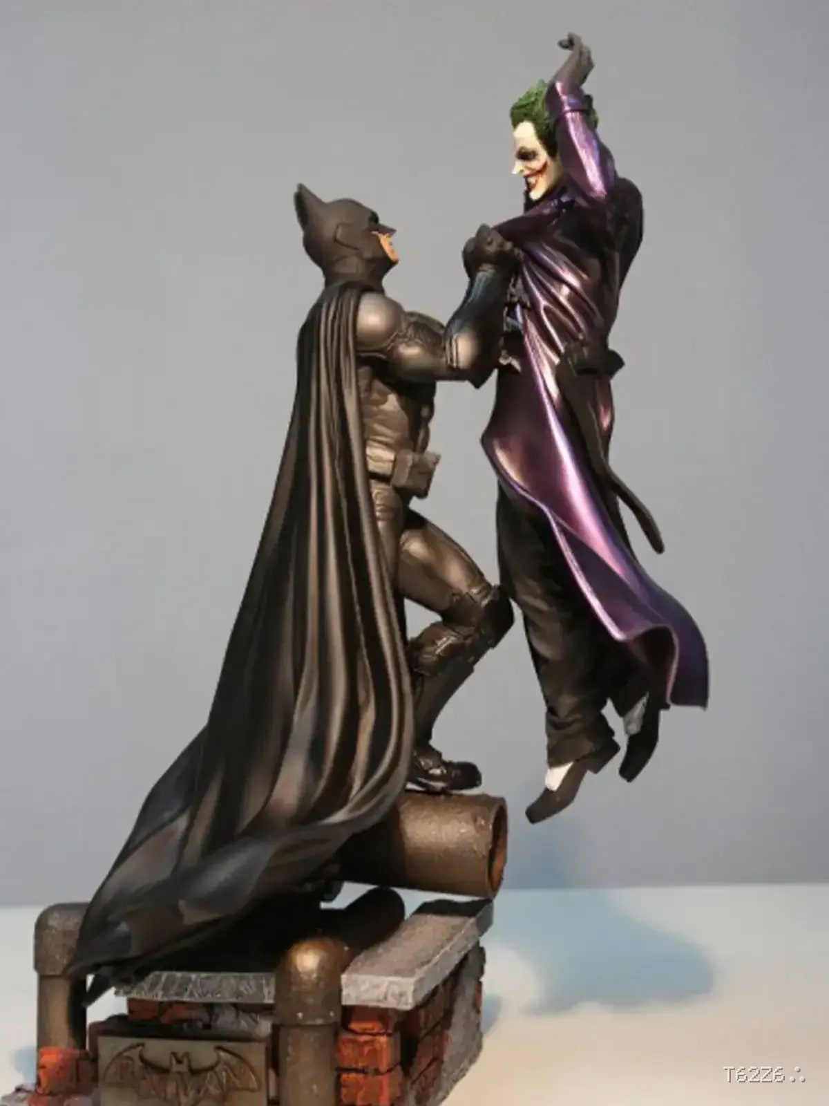 BATMAN VS JOKER DC COMIC ACTION FIGURE