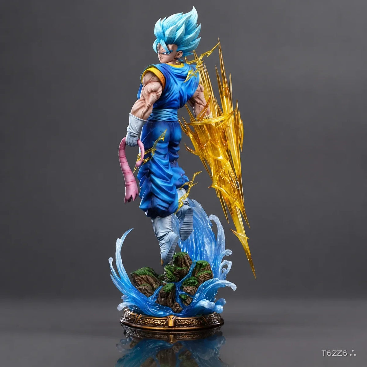 Vegito Super Saiyan Statue