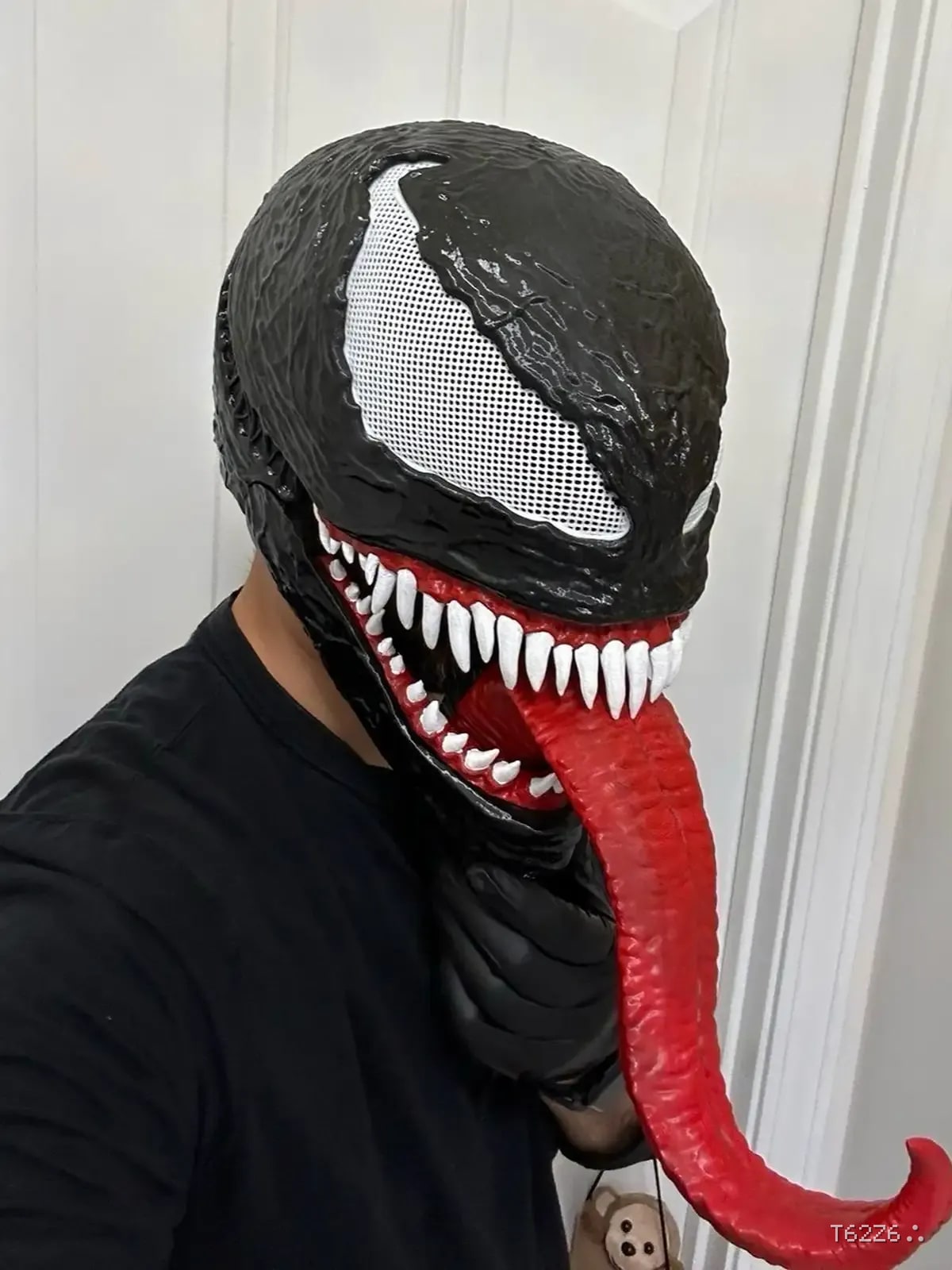 Venom Mask with Movable Jaw & Long Tongue