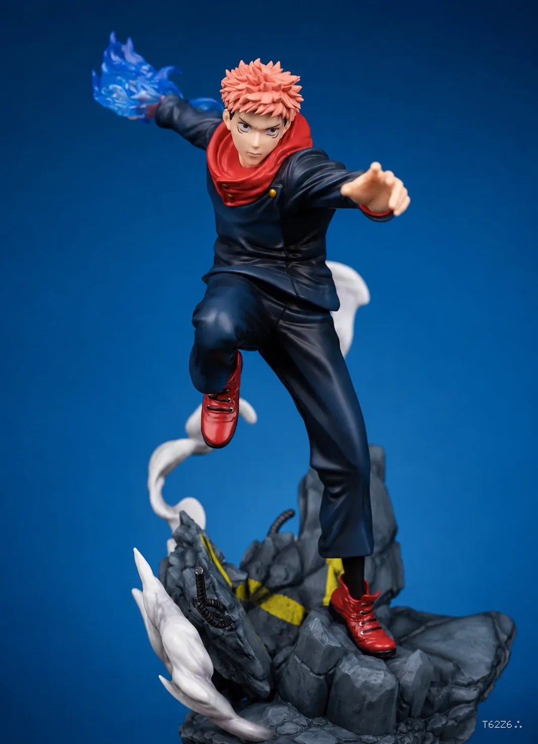 Yolopark Yuji Itadori “Cursed Energy Strike” Statue